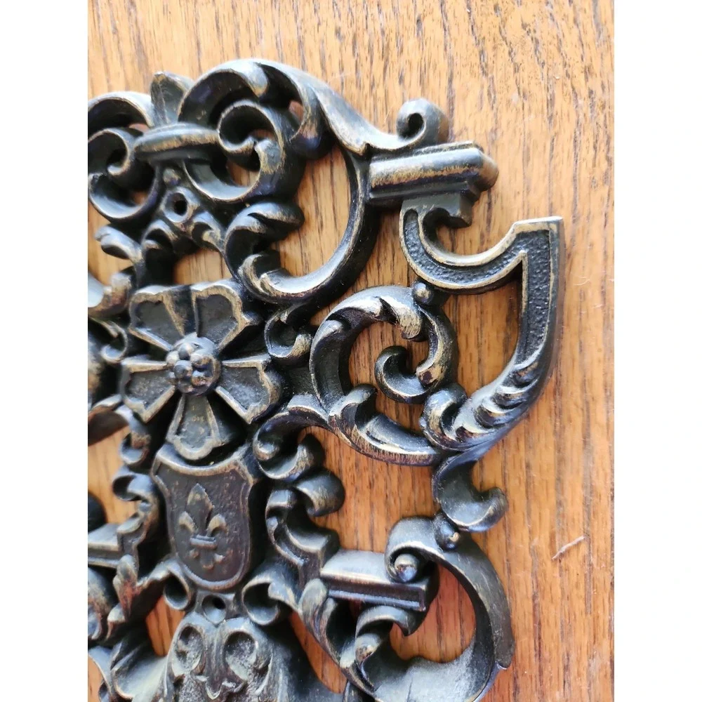 MCM Black Gold Gothic  Towel Holder Plastic fleur de lis 60's 70's